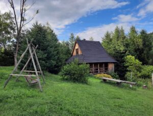 Drewniany domek w Bieszczadach